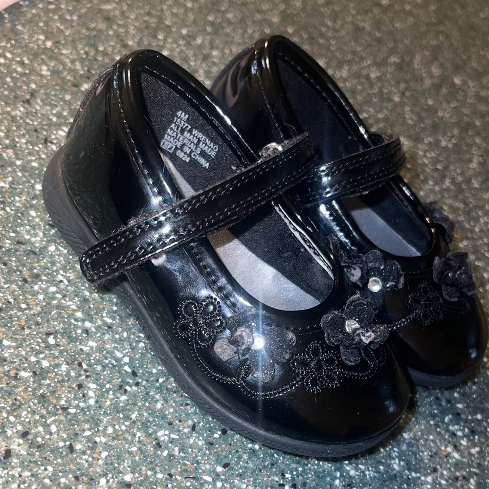 Rachel Girls Black Patent Mary Jane Dress Shoes with Floral Accents